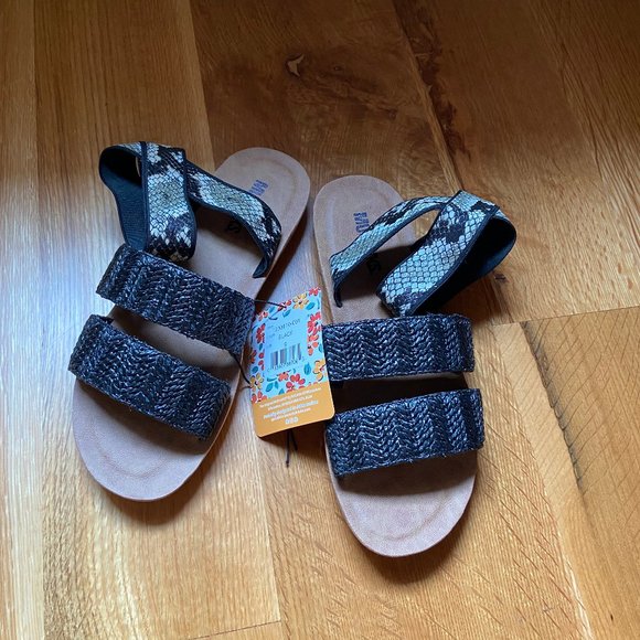 Muk Luks About Me Sandal - Picture 3 of 3